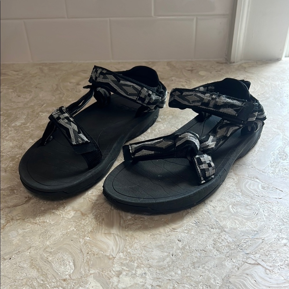 Boys Teva size 4
